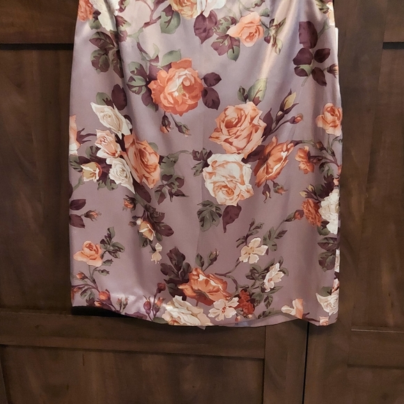 Beautiful brand new skirt - Picture 4 of 5